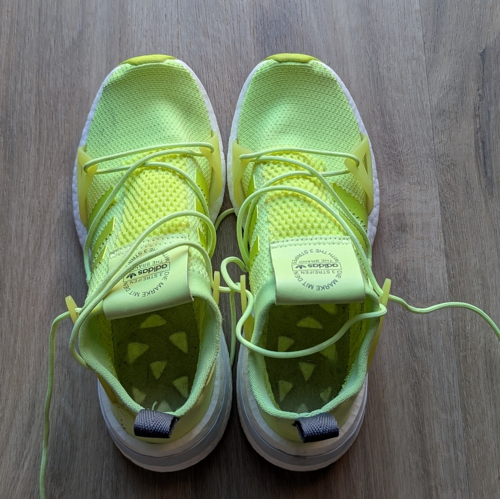 Adidas Men's Arkyn Neon Green Sneakers. Size 8.5